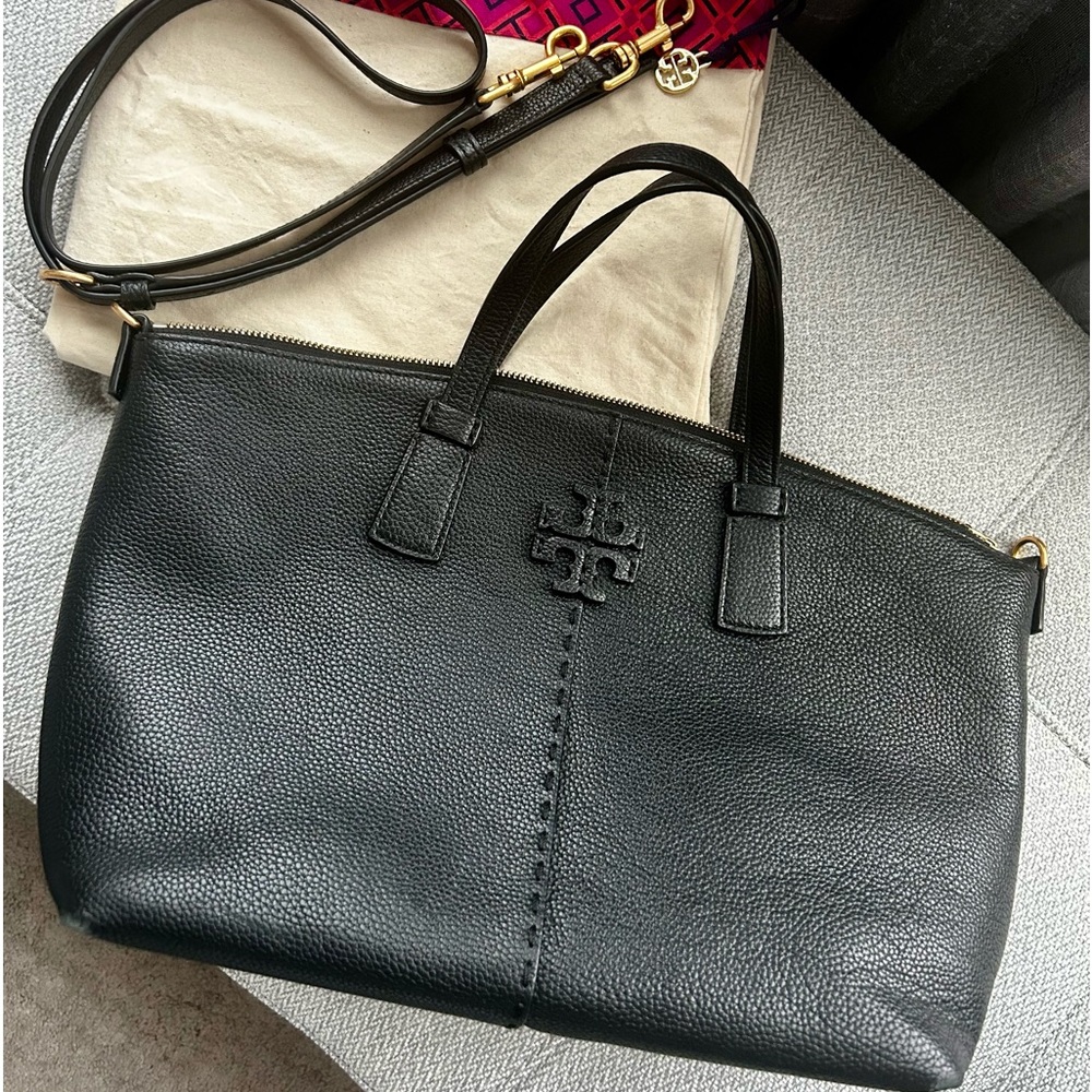 Tory Burch Tote w/Dust Bag. Zipper.